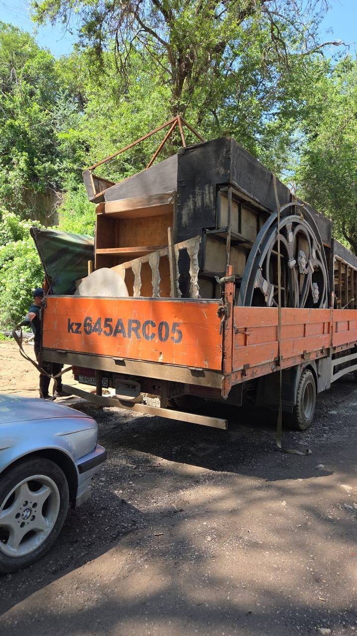 Перевозка промышленного оборудования на нашем бортовом грузовике